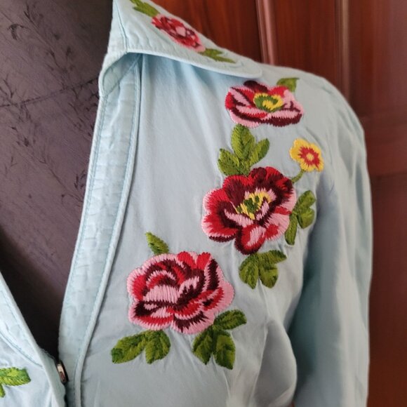 New York & Co Womens Embroidered Floral Button-Up Shirt S Light Blue 100% Cotton - Picture 3 of 8